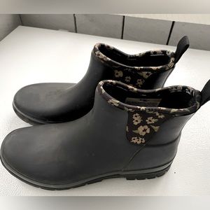 Western Chief women’s painted peonies neoprene boots